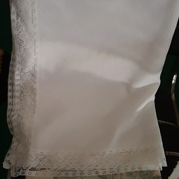 Tablecloth - Picture 1 of 1